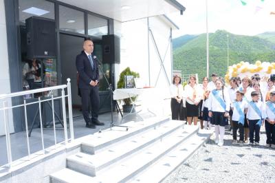 Emin Əmrullayev Kəlbəcərin yeganə məzununun "Son zəng"ində iştirak edib