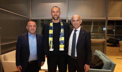 Vedat Muriqi "Fənərbaxça" üçün İstanbuldadır