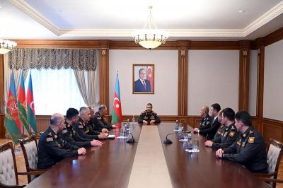 Müdafiə naziri yeni generallara rütbələrini təqdim edib