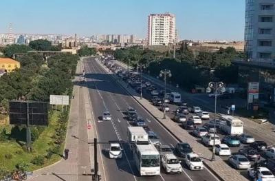 Bakıda 7 istiqamətdə tıxac müşahidə olunur