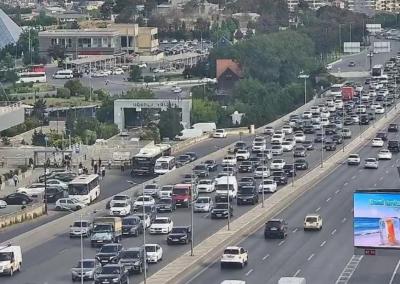 Bakının bəzi yollarında nəqliyyatın sıxlığı müşahidə olunur