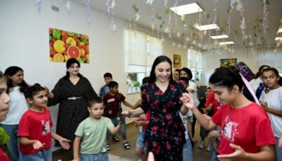 Leyla Əliyeva Şəkidə Uşaq evi sosial xidmət müəssisəsinin sakinləri ilə görüşüb