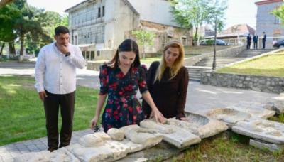 Leyla Əliyeva Şəki şəhərindəki Məhəmməd Füzuli adına parkda görülən işlərlə tanış olub