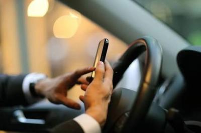 “Qəzaların başvermə səbəblərindən biri də mobil telefondur" - Nəqliyyat eksperti