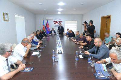 Həqiqətin keşiyində keçən ömür: Tanınmış qələm sahibi Mirzə Əsgərovun xatirəsi anılıb