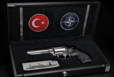 Belçikanın Baş naziri Ərdoğanın silah hədiyyəsini polisə təhvil verib