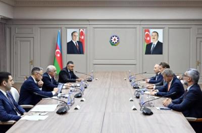 Əli Əsədov "Damen Shipyards Group" şirkətinin baş icraçı direktoru ilə görüşüb
