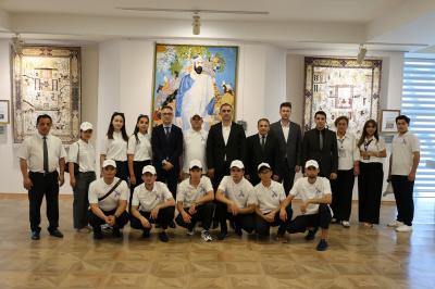 Özbək gənclərinin “Xarıbülbül”ü Gəncəyə səs saldı