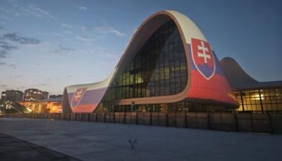 Heydər Əliyev Mərkəzi Slovakiya bayrağının rəngləri ilə işıqlandırılıb -