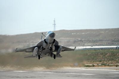 Hərbi pilotlar döyüş manevrləri üzrə tapşırıqları yerinə yetirib