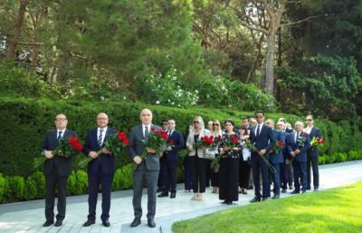 ANAMA kollektivi Heydər Əliyevin məzarını ziyarət edib