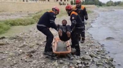 Gəncədə çayda köməksiz qalan şəxs xilas edilib 