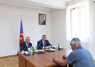 Rövşən Rzayev Oğuzda vətəndaşları qəbul edib